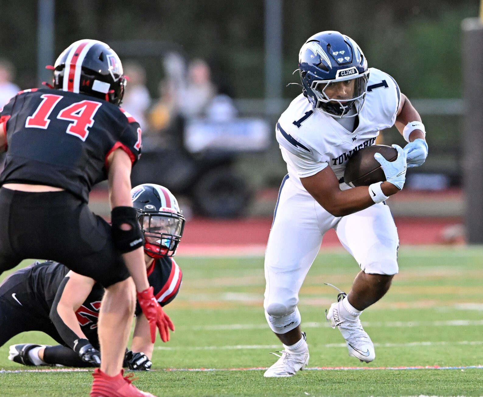 QB Club tabs top players from L-L League football Week 9 games